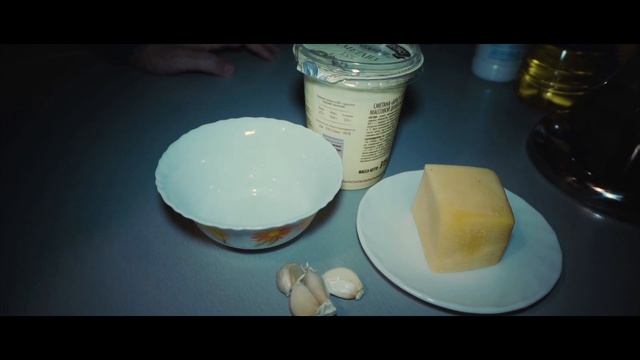 Сочный ростбиф из говядины с чесночным соусом смотреть онлайн