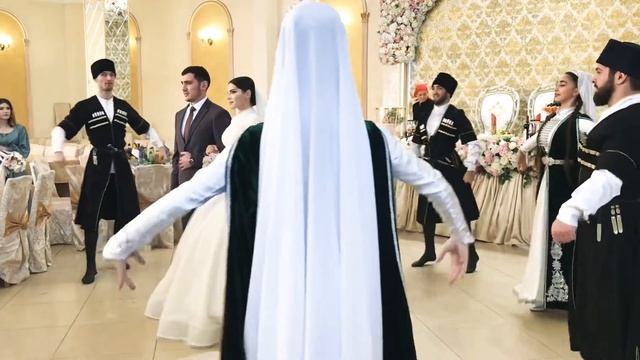 Свадьба (встреча жениха и невесты) смотреть онлайн