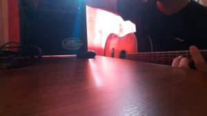 Электроакустическая гитара с перегрузом...