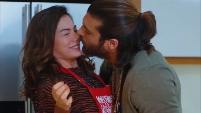 A razão pela qual Can Yaman não quer voltar à Turquia é revelada смотреть онлайн