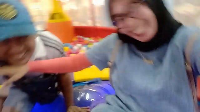 Farah najwa bersama bunda dan abadi otw mall epicentrum lombok 8 смотреть онлайн