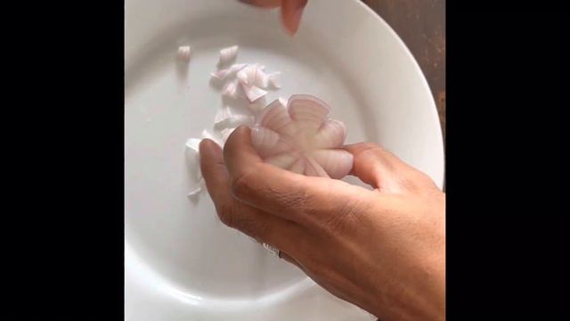 Onion carving Lotus style. Easy way to carve смотреть онлайн