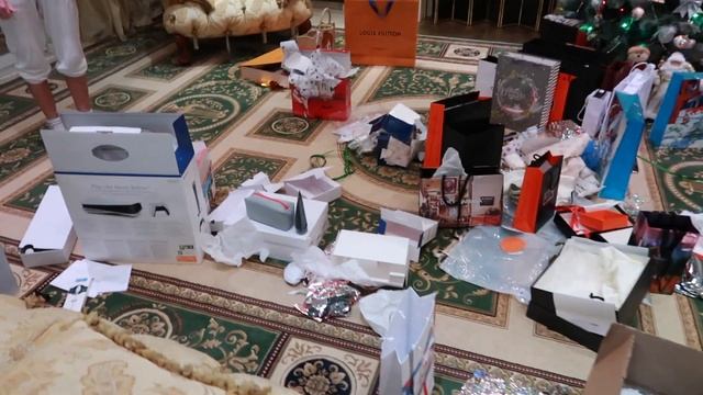 VLOG: НАШ НОВЫЙ ГОД 2021! | ПРОВОЖАЛИ 2020 ГОД ВСЕЙ НАШЕЙ СЕМЬЕЙ ДОМА! смотреть онлайн