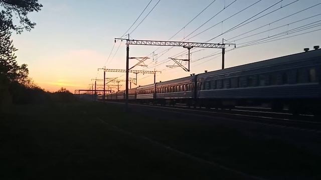поезд №631 Гомель - Гродно уезжает в закат смотреть онлайн