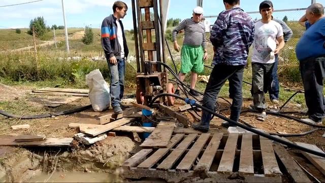 Разбираем установку, скважина готова, прямая трансляция бурение на воду смотреть онлайн