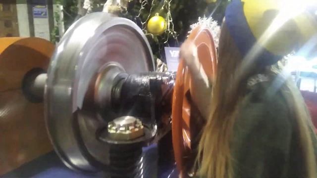 #travelkyiv Необычная #ёлка на #ЖД_вокзале, #Киев, декабрь 2022 смотреть онлайн