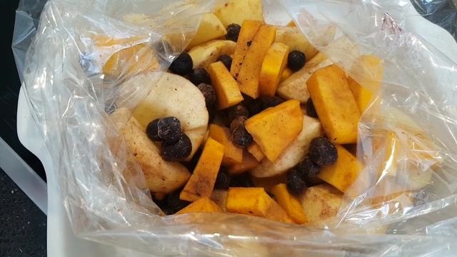 Такой Потрясающий ДЕСЕРТА вы ещё НЕ ЕЛИ! Очень вкусная ТЫКВА с ЯБЛОКАМИ в рукаве без заморочек смотреть онлайн