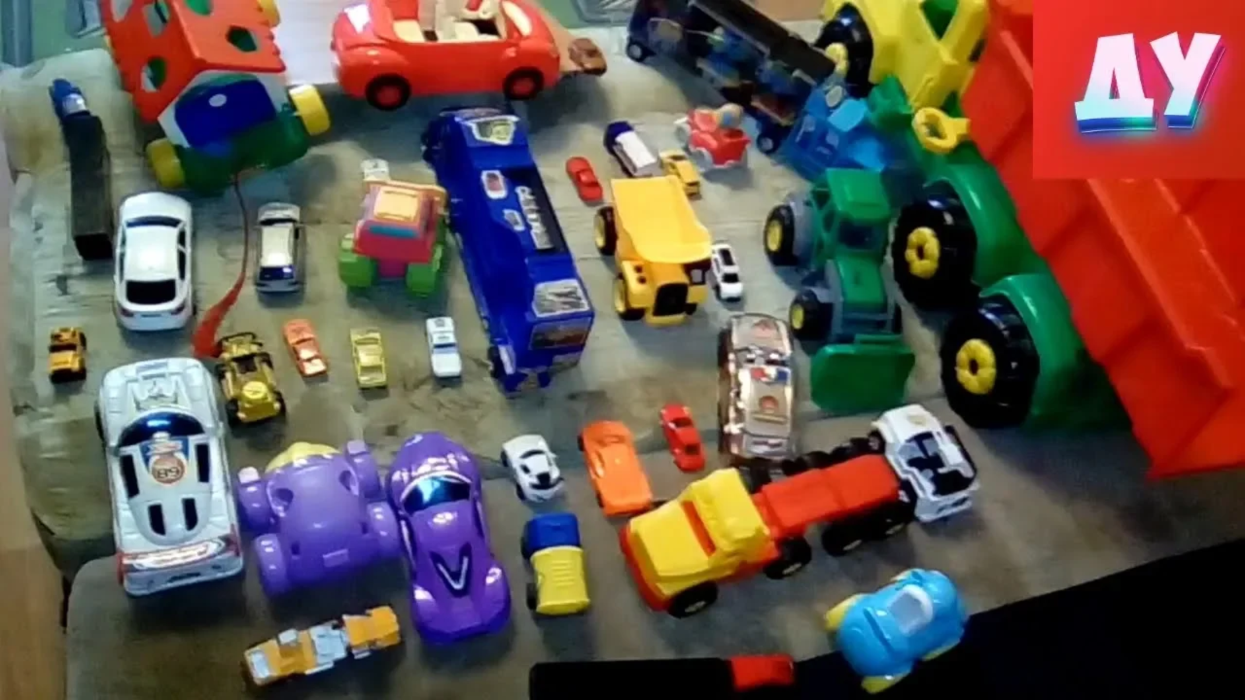 Машинки скатываются с горочки смотреть онлайн