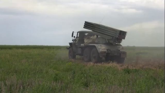 Боевая работа расчетов реактивных систем залпового огня Град ВС РФ смотреть онлайн