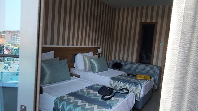 Отдых в Турции. С шампанским на трансфере в отель Lonicera. Обзор номера, обед шведский стол смотреть онлайн