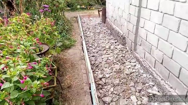 БЕТОНИРОВАНИЕ ОТМОСТКИ ВОКРУГ ДОМА. СВОИМИ РУКАМИ. смотреть онлайн