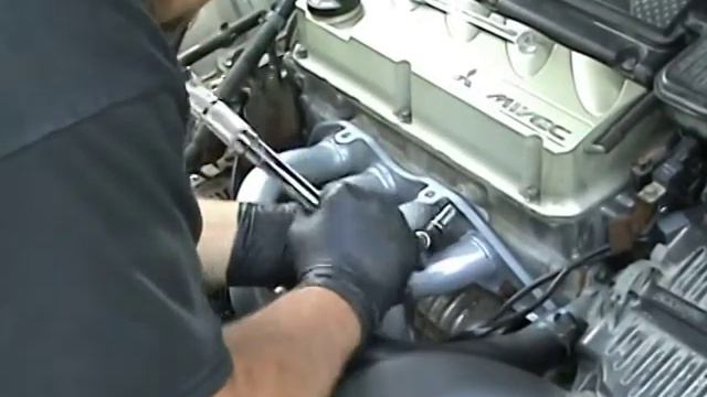 2004 Mitsubishi Galant Exhaust Manifold Install (TORQUE) смотреть онлайн