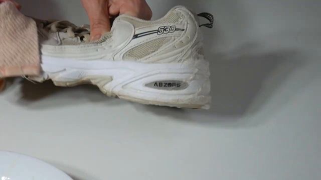 Чудо ПАСТА. Простой способ, Как ЗА 3 МИНУТЫ ОТБЕЛИТЬ подошву КРОССОВОК смотреть онлайн