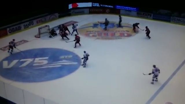 Incredible no-look pass by Lukas Haudum (51) смотреть онлайн