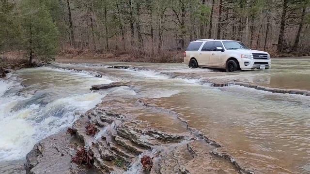 Ford Expedition crossing a waterfall Ouachita NF 2021 смотреть онлайн