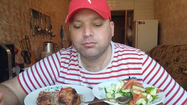 ОБЖОР Гречка с шашлыком и салат из свежих овощей смотреть онлайн