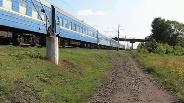 Скорый на перегоне Удачная-Красноармейск смотреть онлайн