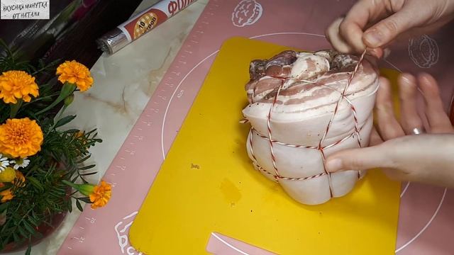 Рулет из свиной грудинки с чесноком смотреть онлайн