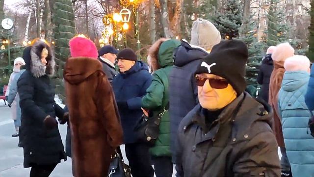 ДОЖДИК, ДОЖДИК ЛЕЙ!??/ТАНЦЫ В ПАРКЕ ГОРЬКОГО ХАРЬКОВ ЯНВАРЬ 2022 смотреть онлайн