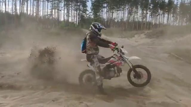 старый конь борозды не испортит)) 😎 смотреть онлайн