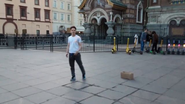 Чтение стихов у собора Спаса на крови в Санкт-Петербурге смотреть онлайн