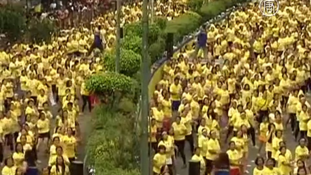 Рекорд Гиннесса по зумбе побили на Филиппинах смотреть онлайн