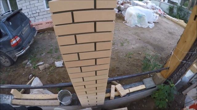 Кривые кирпичи в кладке. Забор ч. 60. смотреть онлайн