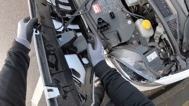 How to open and close your maintenance (service) front cover Smart ForTwo DIY смотреть онлайн