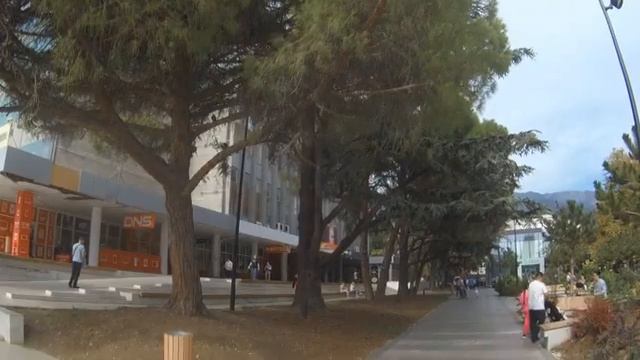 Ялта 2023: 6 октября, прогулка по городу, Массандровский пляж, старинные улочки и море смотреть онлайн