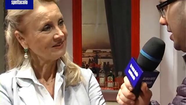 " LA VOCE DELLO SPETTACOLO" - "TRE DONNE IN CERCA DI GUAI" A TEATRO смотреть онлайн