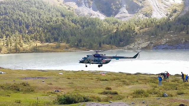 Озеро Аккемское предгорье г. Белуха. взлёт МИ 8