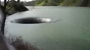 Водоворот в озере
