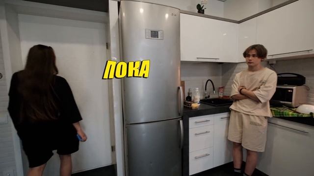 ПОМЕНЯЛСЯ ЖИЗНЬЮ С МАМОЙ ??? *работаю поваром* смотреть онлайн