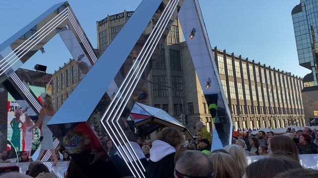 Москва. День города-2022. Тверская улица. Показ мод. смотреть онлайн