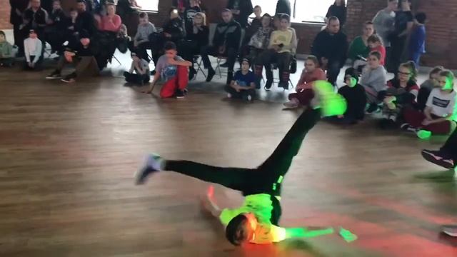Выступление нашего гимназиста Андрея на фестивале по брейкингу «Pskov Cypher 2019» смотреть онлайн