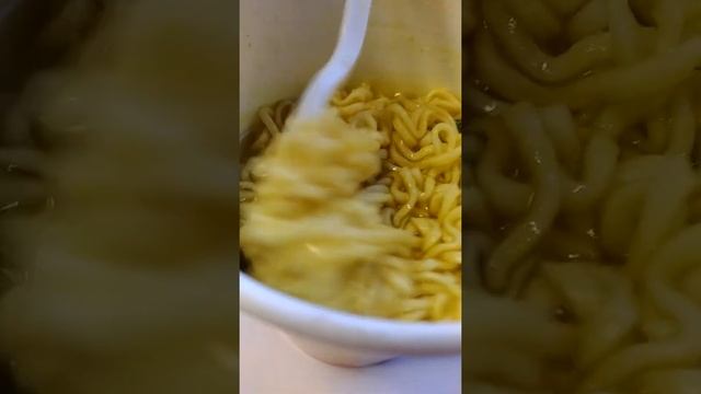 Лапша Samyang со вкусом курицы смотреть онлайн