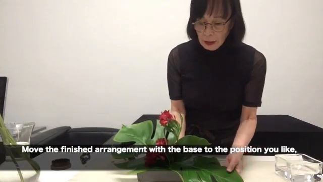 Ikebana with Large Leaves by Junko Miura: Variation Designs with Alstroemeria смотреть онлайн