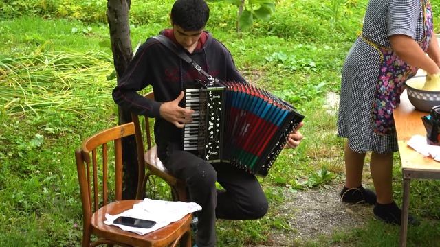 We Climbed The Mountain To Kish Village To Bake Sheki Tandir Bread  Omelette For Lunch