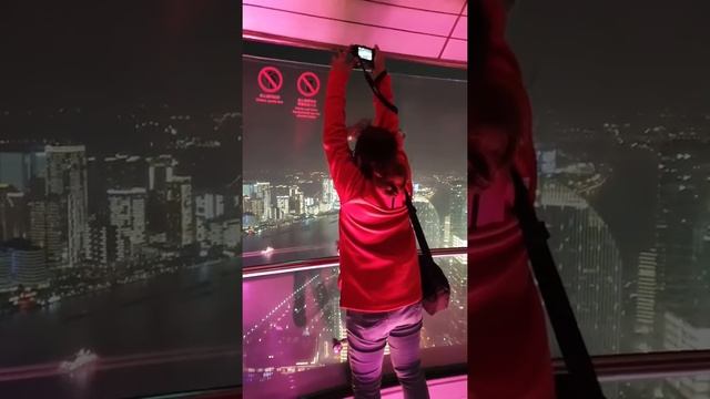 China: Glass Observatory - Oriental Pearl Tower (Shanghai) смотреть онлайн