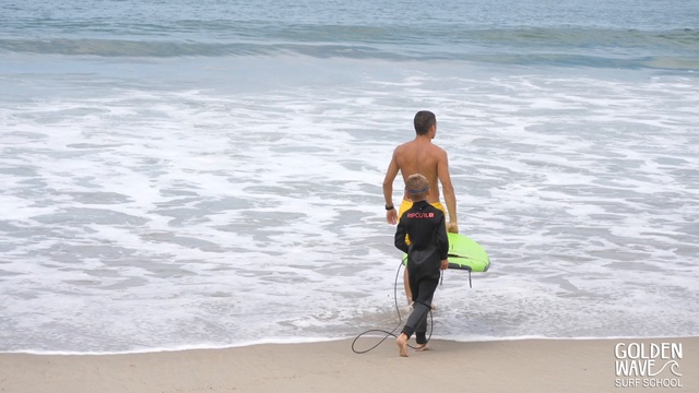 Урок серфинга с детьми, детский серфинг / Golden Wave Surf School / Калифорния США смотреть онлайн