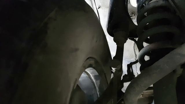 Прадо 120. Основы техническое обслуживания. Замена шаровой опоры верхнего переднего рычага. смотреть онлайн