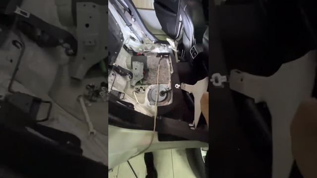 Снятие задних стоек на INFINITI Q50 смотреть онлайн