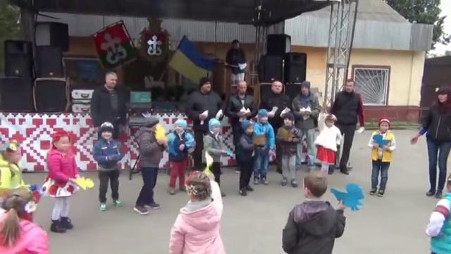 Танок старшої групи "Ромашка" на день села 2017 смотреть онлайн