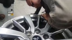 Неисправность системы TPMS MITSUBISHI ( замена датчика давления в шине ).