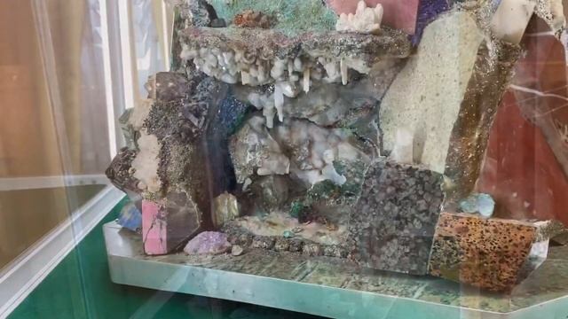 Екатеринбург. Прогулка от музея Бажова до Литературного квартала. Храм-на-крови. Вокзал и метро. смотреть онлайн