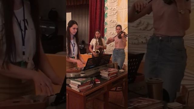 «Буду жить под защитой Твоих крыл» || инструменталка смотреть онлайн