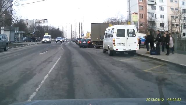 Женщина за рулем Пежо.. разворот вопреки всему смотреть онлайн