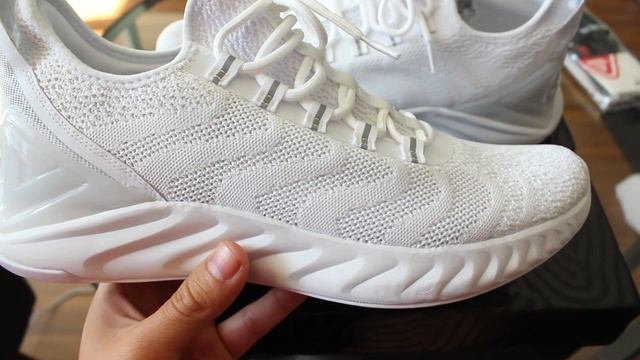 "THE COMFIEST SHOE OF 2019" | (NOT Adidas BOOST OR Nike REACT) смотреть онлайн