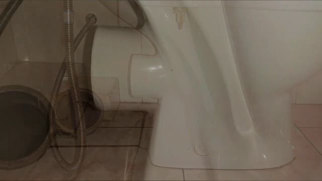 Заміна гофри унітаза своїми руками. смотреть онлайн