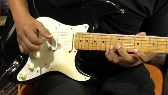 1989 Fender Stratocaster Eric Clapton "Blackie". смотреть онлайн